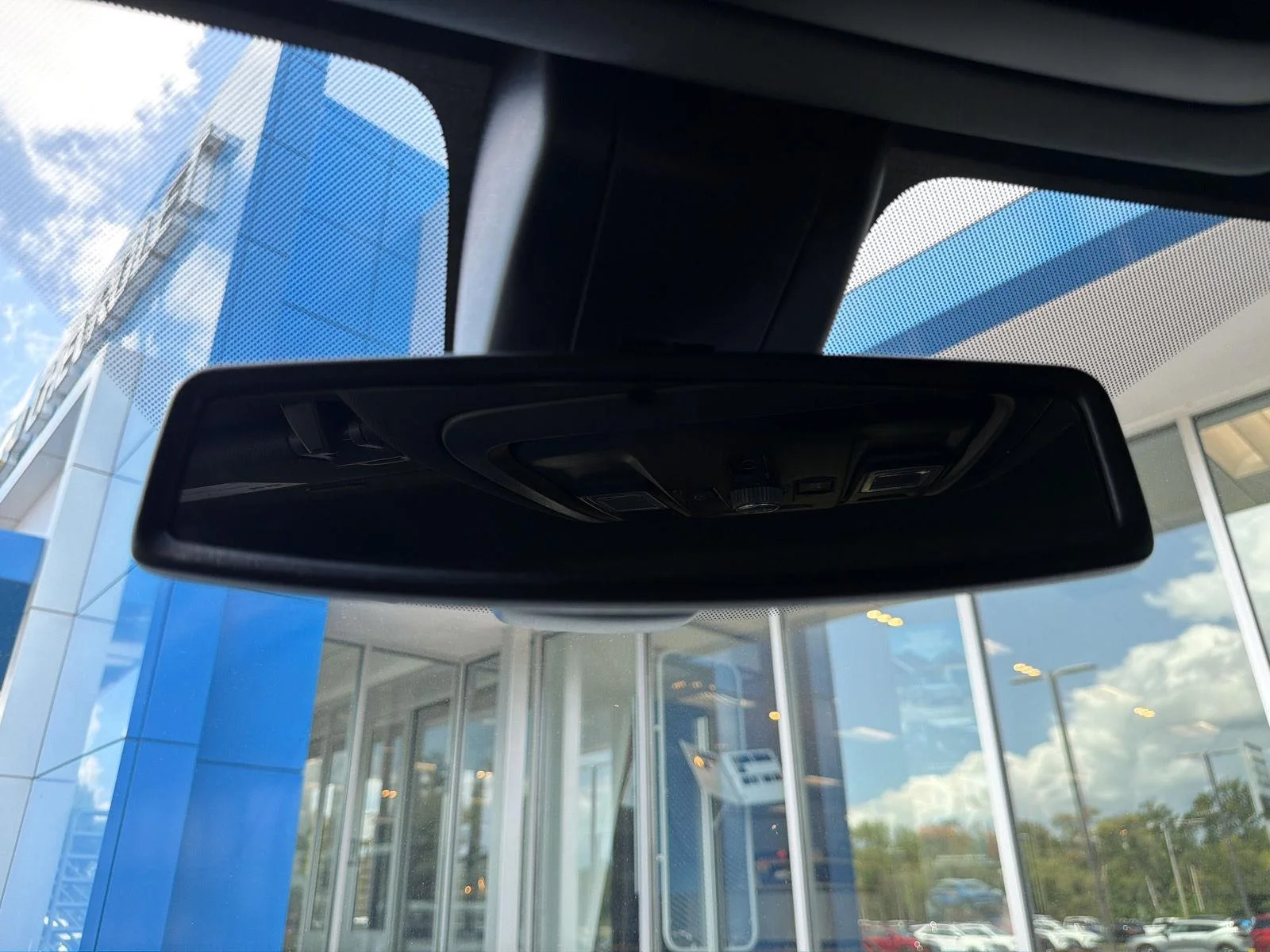 Used 2022 SUMMIT WHITE Chevrolet RST image 27