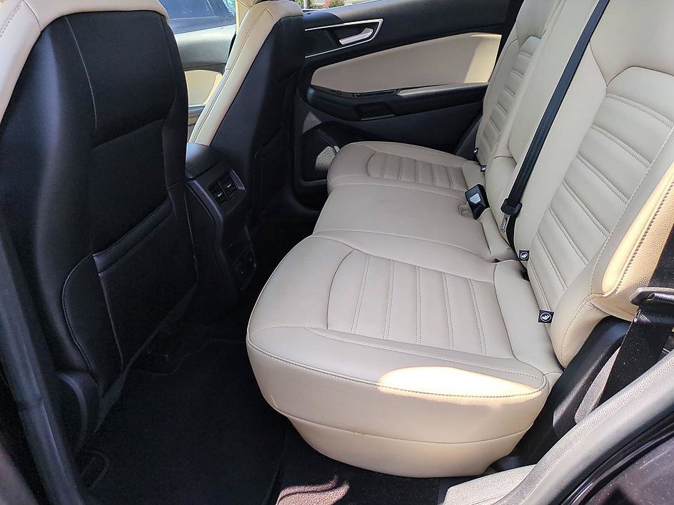 Used 2020 Black Ford SEL image 29