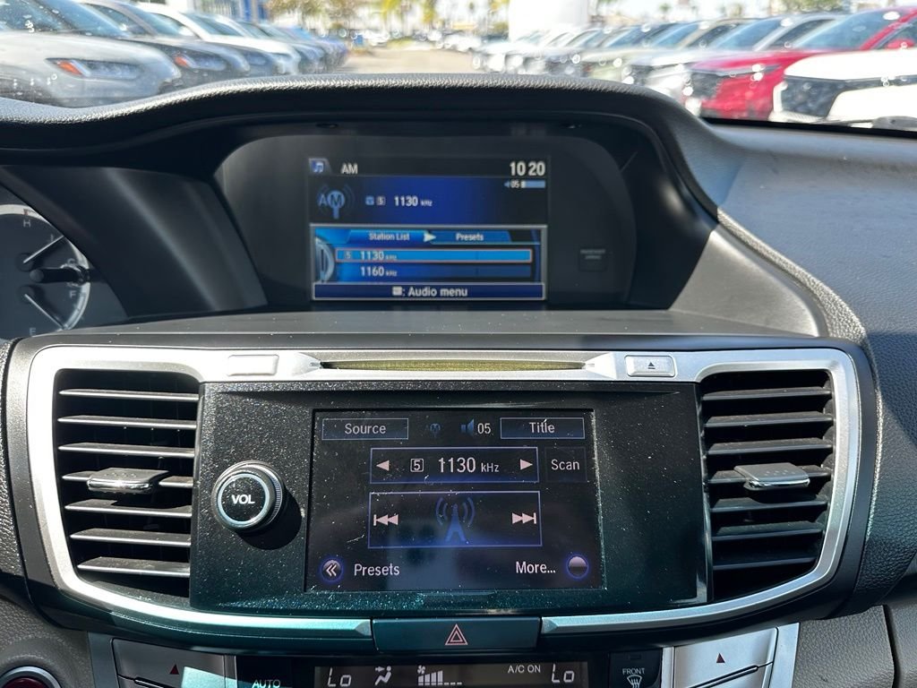 Used 2015  Honda Touring image 23
