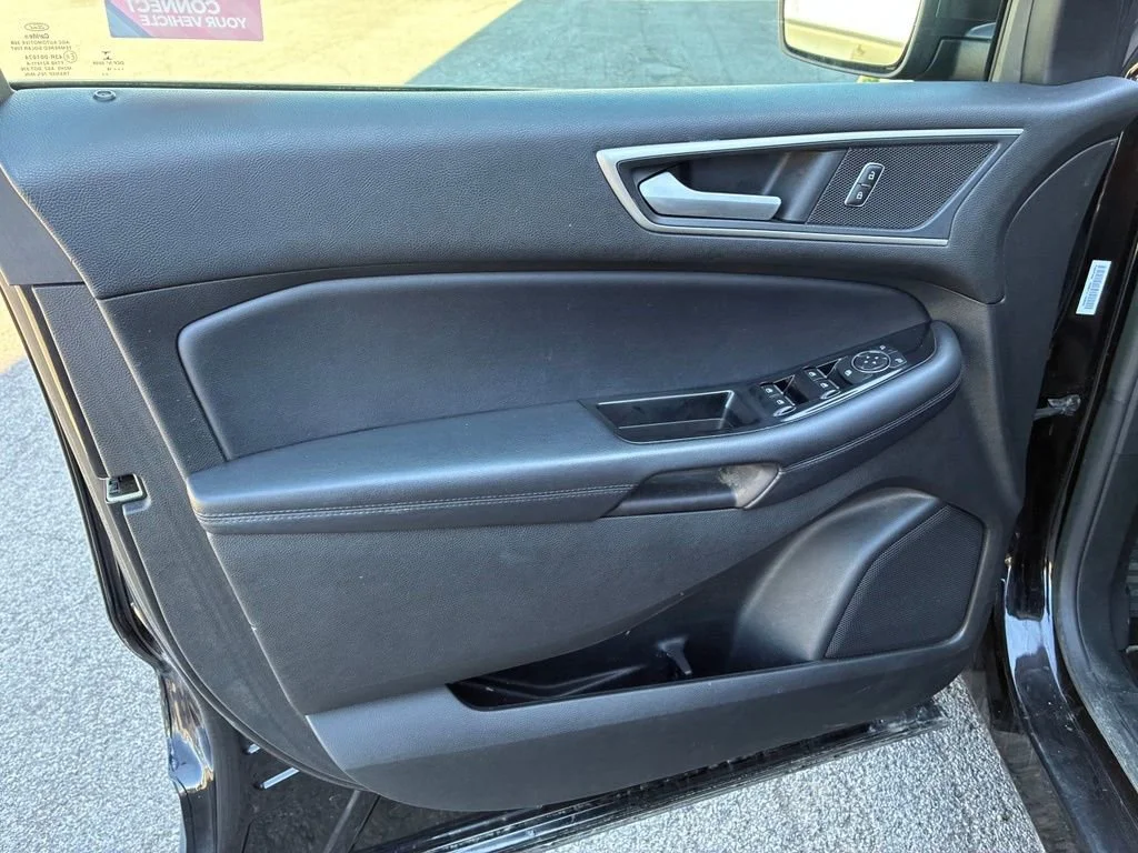 Used 2018 Shadow Black Ford SEL image 22