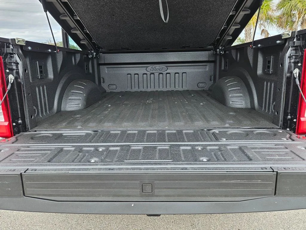New 2026 Agate Black Metallic Ford F-250® Lariat® image 30