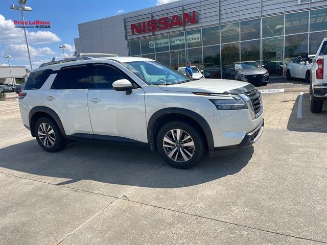 2023 Nissan Pathfinder SL 2WD's photo