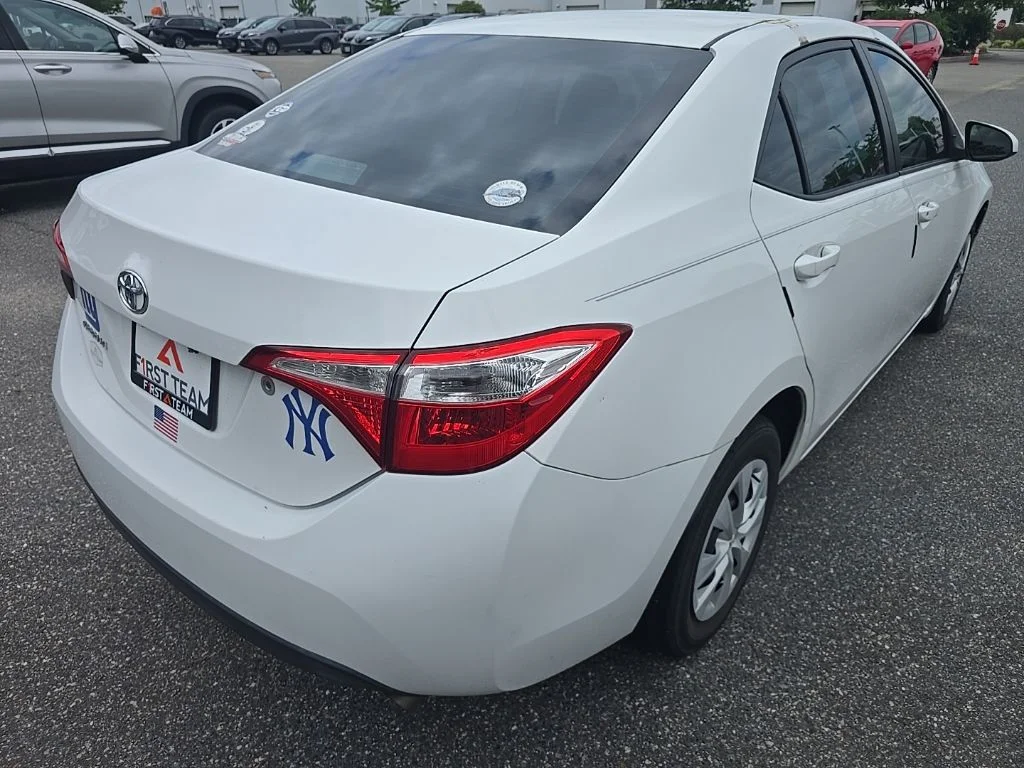 Used 2014 White Toyota L image 5