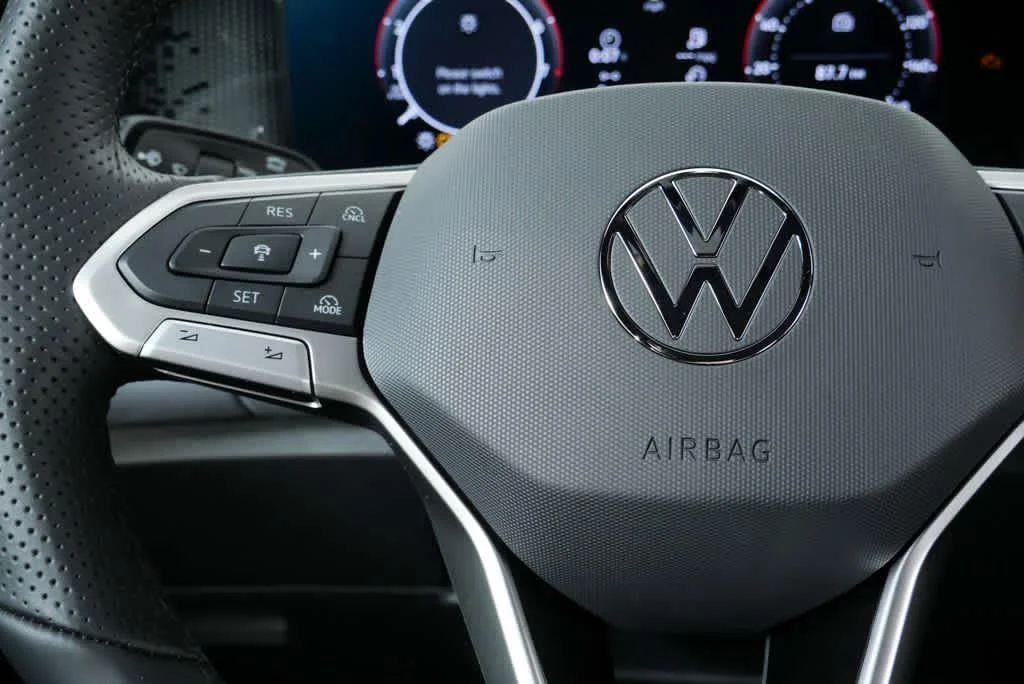 New 2026 Opal White Pearl Volkswagen SE R-Line Black image 9