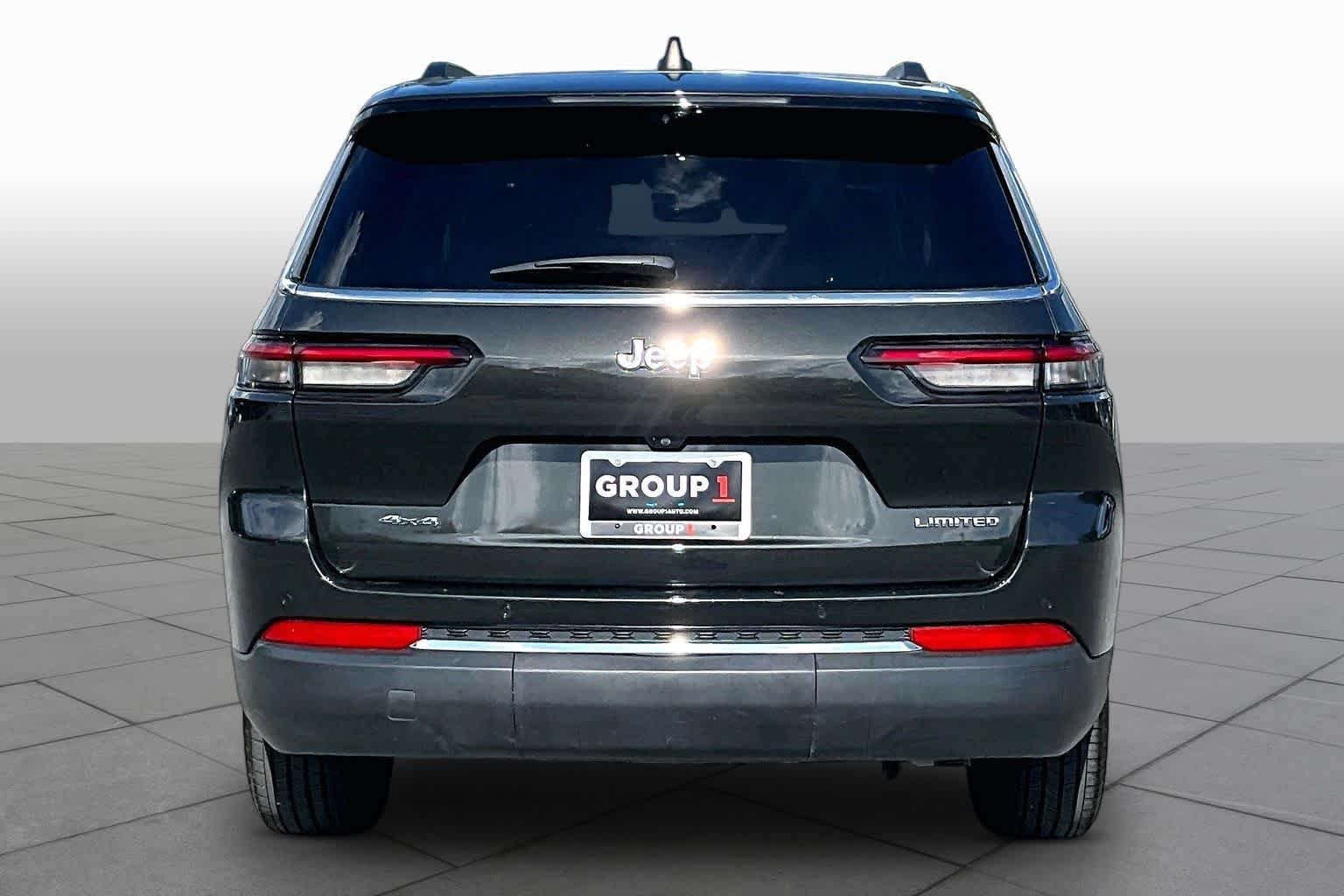 Used 2023 Rocky Mountain Pearlcoat Jeep Limited image 5