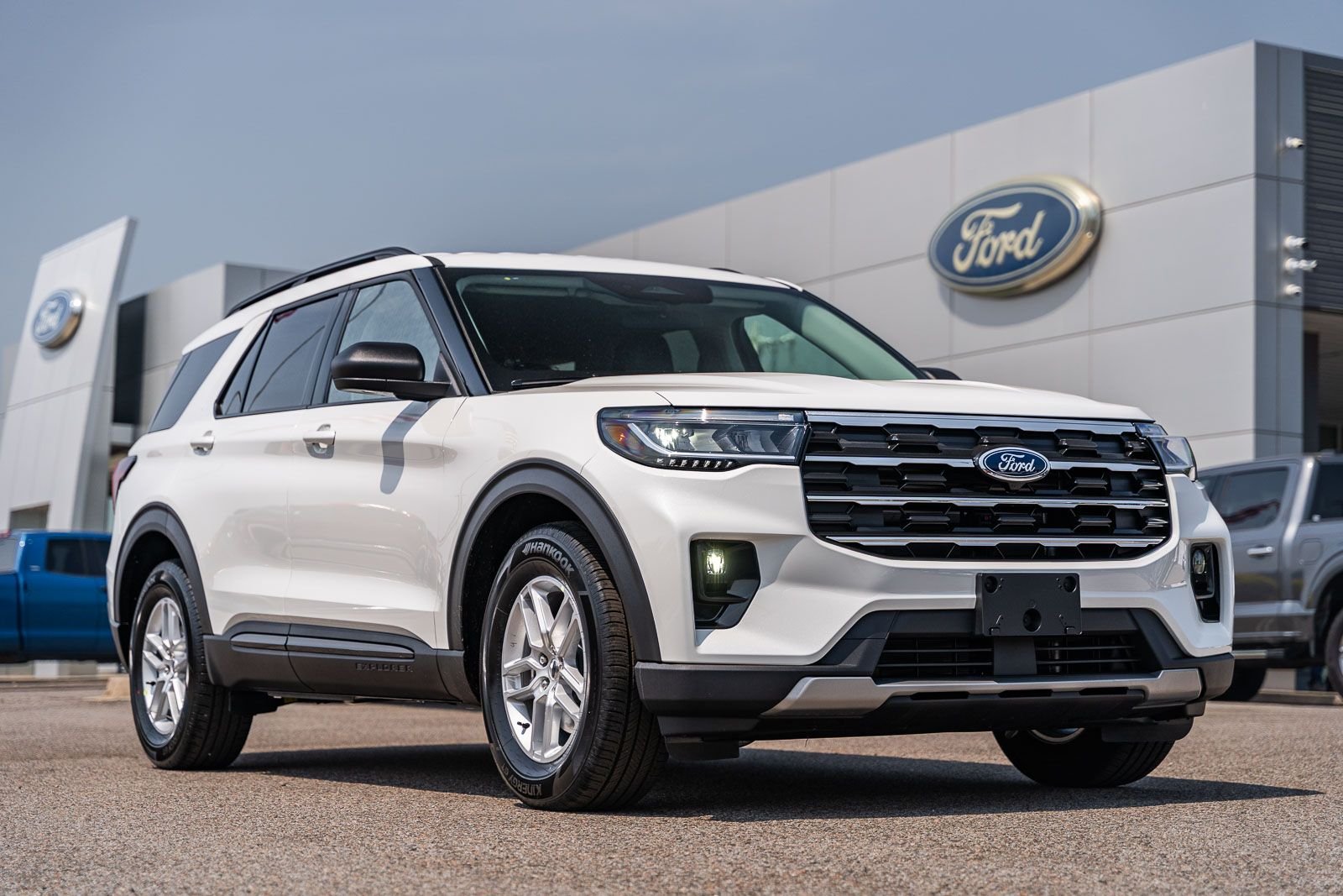 New 2026 Star White Metallic Tri-Coat Ford Active image 1