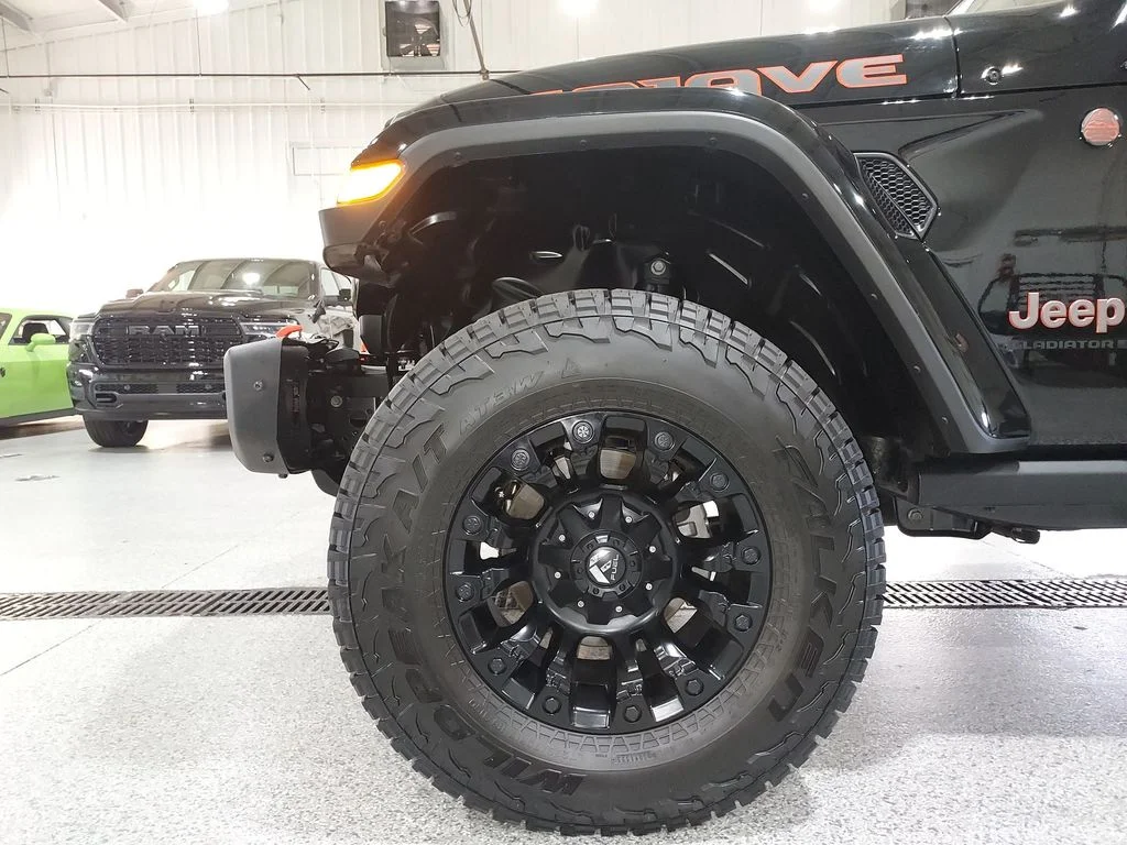 Used 2025 Black Jeep Mojave image 16
