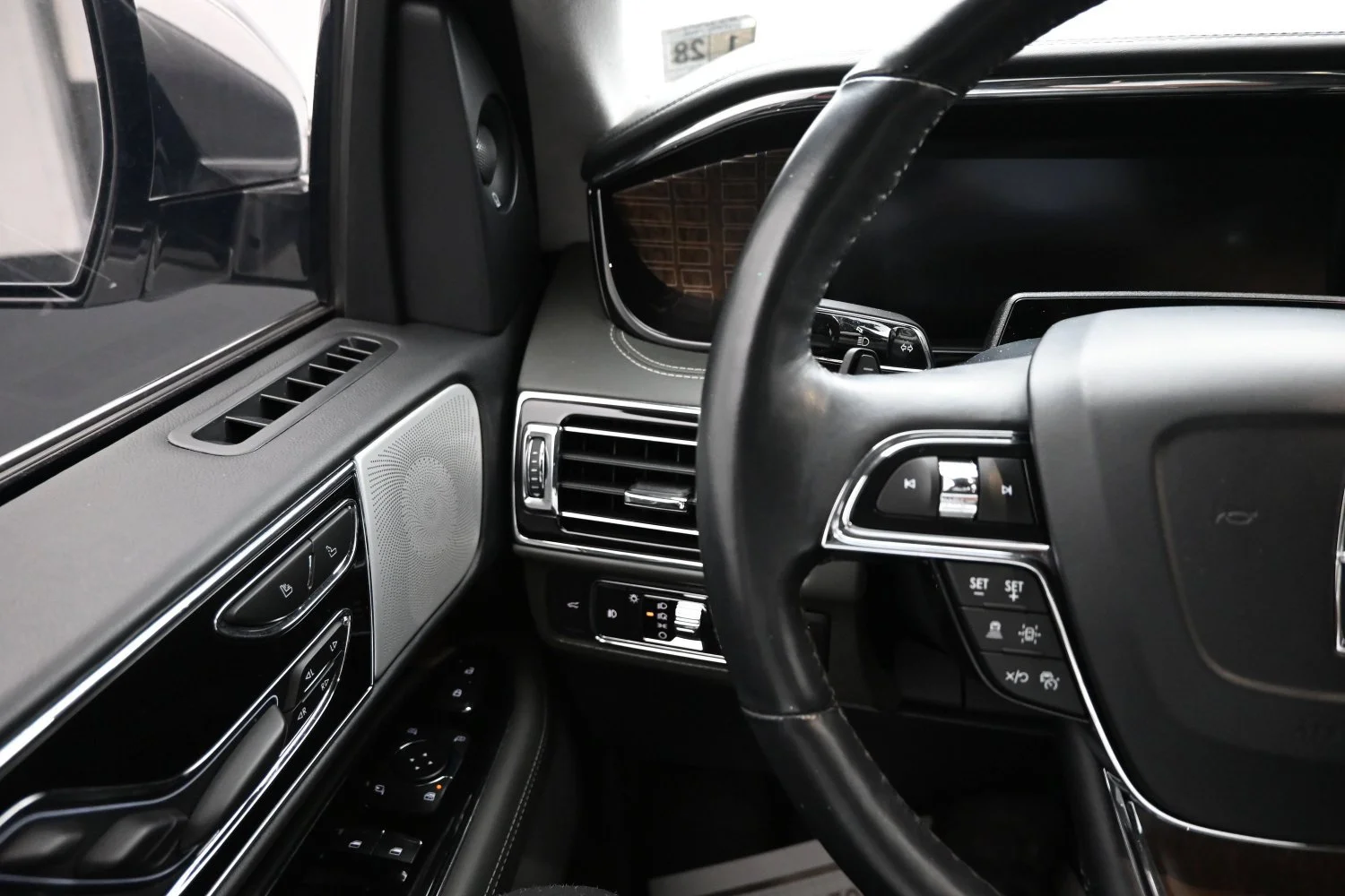Used 2022 White Lincoln Black Label image 23