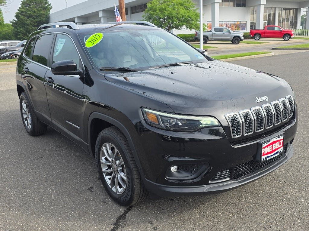 Used 2019 Diamond Black Crystal Pearl Coat Jeep Latitude Plus image 9