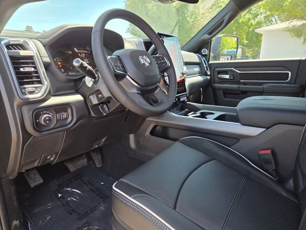 New 2026 Diamond Black Crystal Pearl-Coat Exterior Paint RAM Laramie image 27