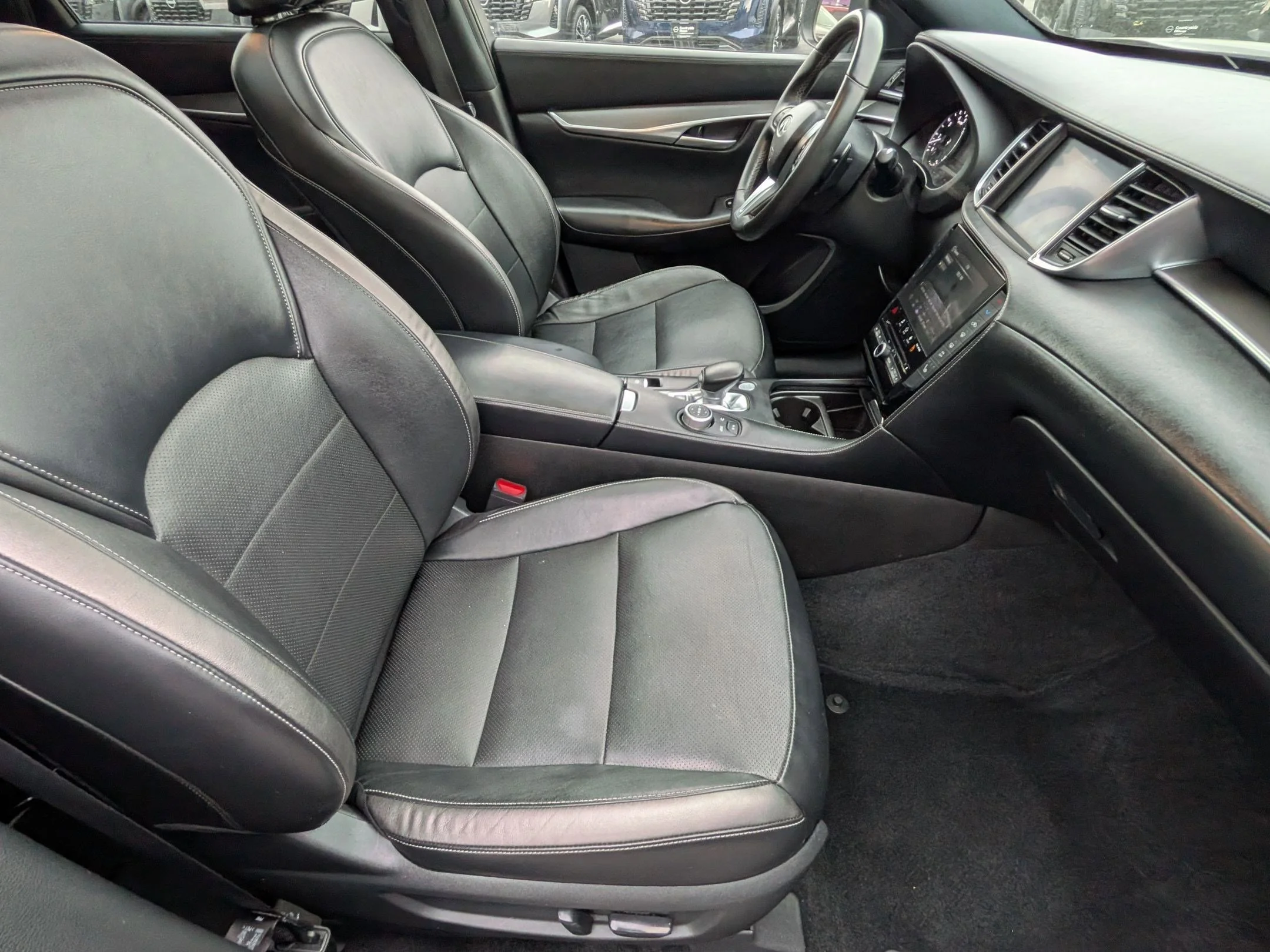 Used 2022 Graphite Shadow INFINITI LUXE image 26