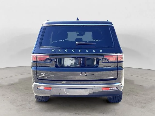 Used 2022 Diamond Black Crystal Pearlcoat Jeep Series II image 4