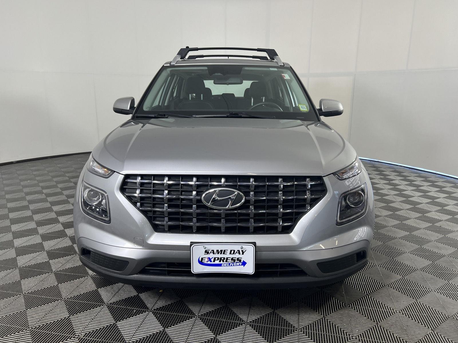 Used 2023 Shimmering Silver Hyundai SEL image 27