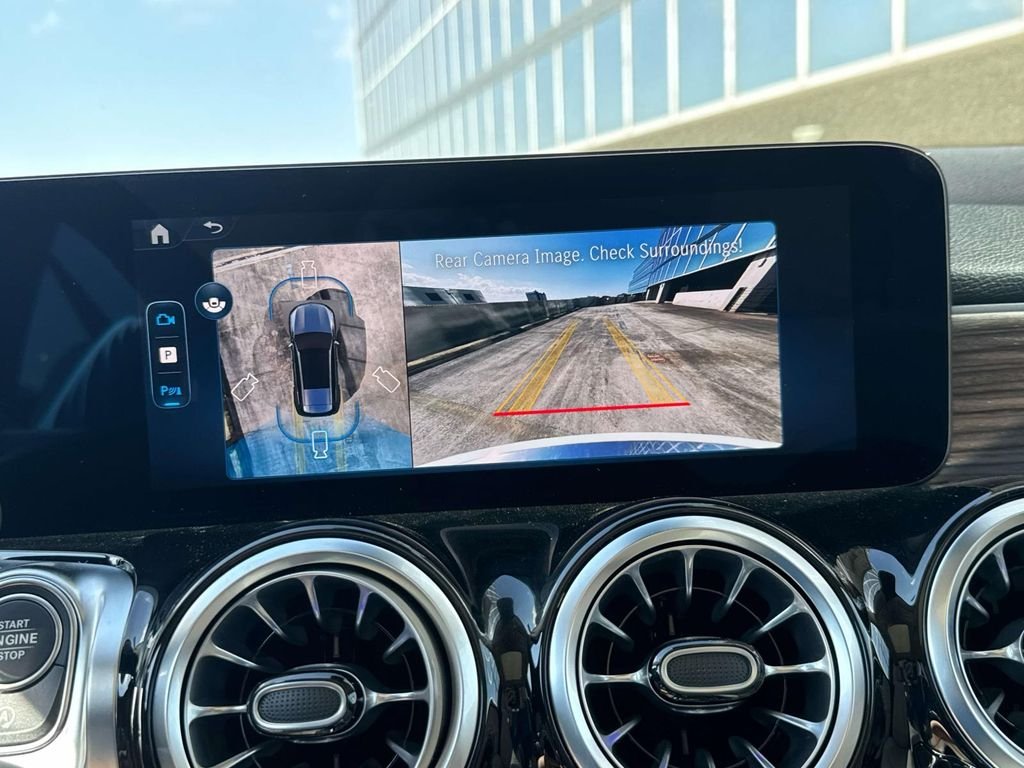 New 2026 Polar White Mercedes-Benz GLB 250 image 12