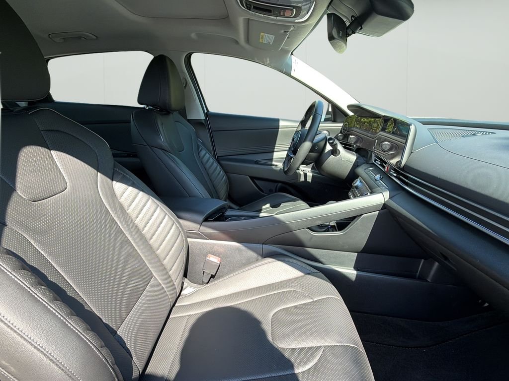 2025 Hyundai Elantra Limited - Photo 41
