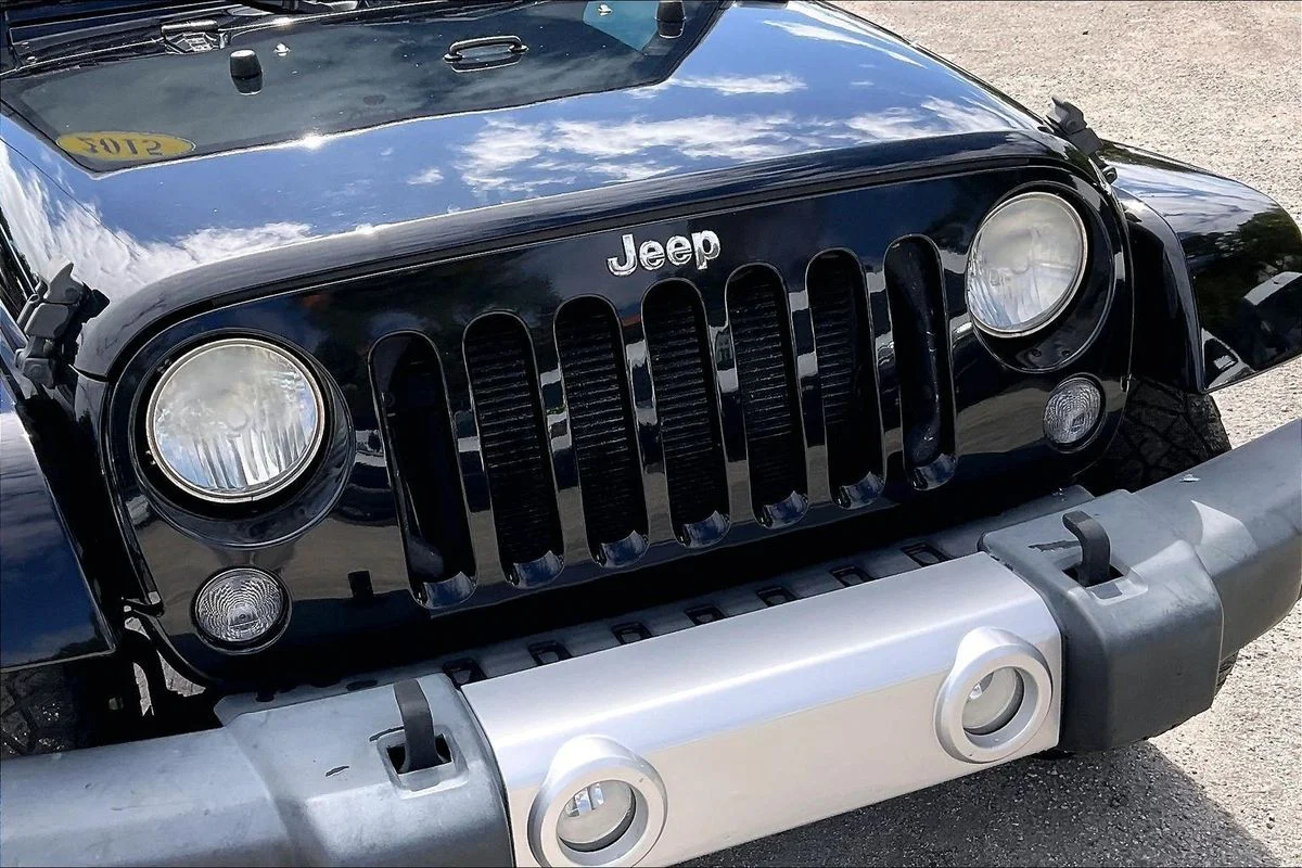 Used 2015 Black Jeep X image 31