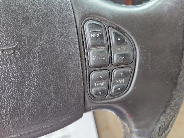 Used 2005  Ford Lariat image 26