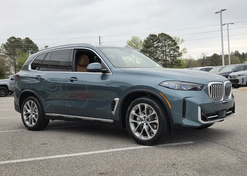 Used 2024 Blue BMW XDRIVE40I SPORTS ACTIVITY VEHICLE image 4
