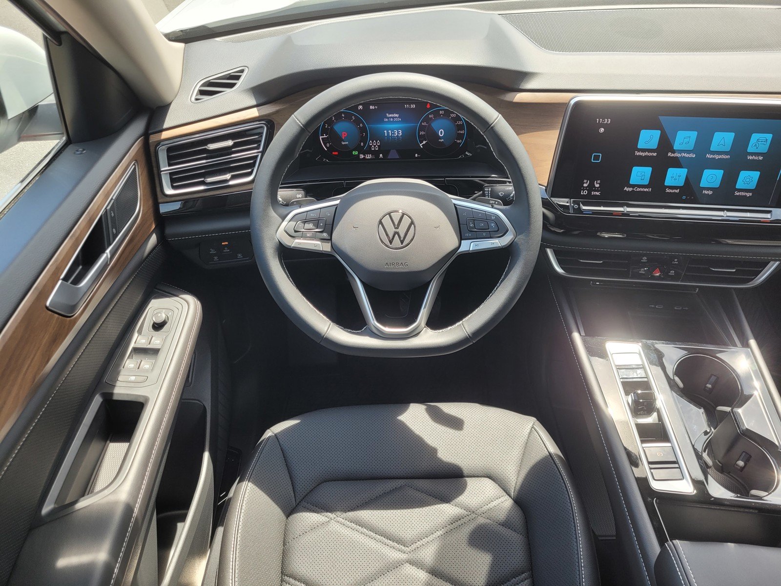 New 2024 White Volkswagen 2.0T SE w/Technology image 6