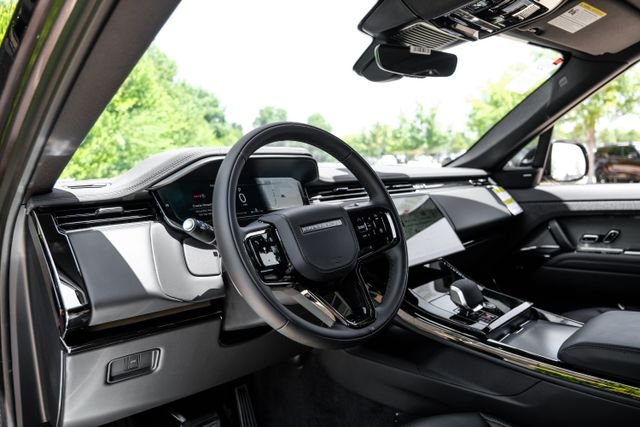 New 2026 Charente Grey Land Rover Dynamic SE image 3