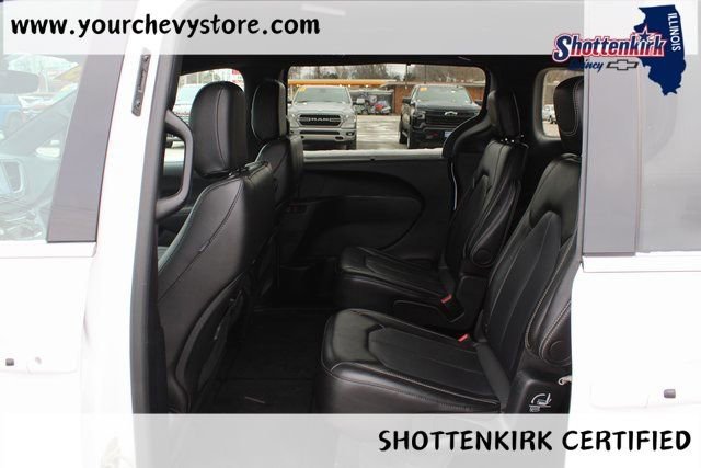 Used 2025 White Chrysler Select image 13