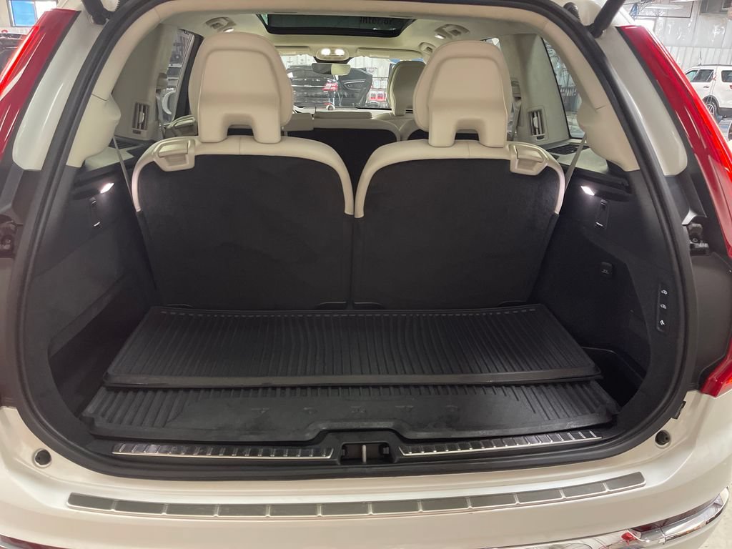 Used 2024 White Volvo Ultimate Bright Theme image 22