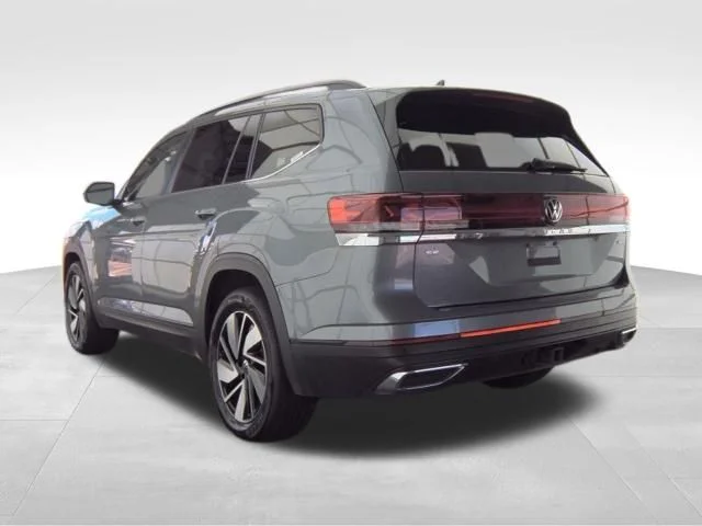 Used 2025  Volkswagen 2.0T SE w/Technology image 16
