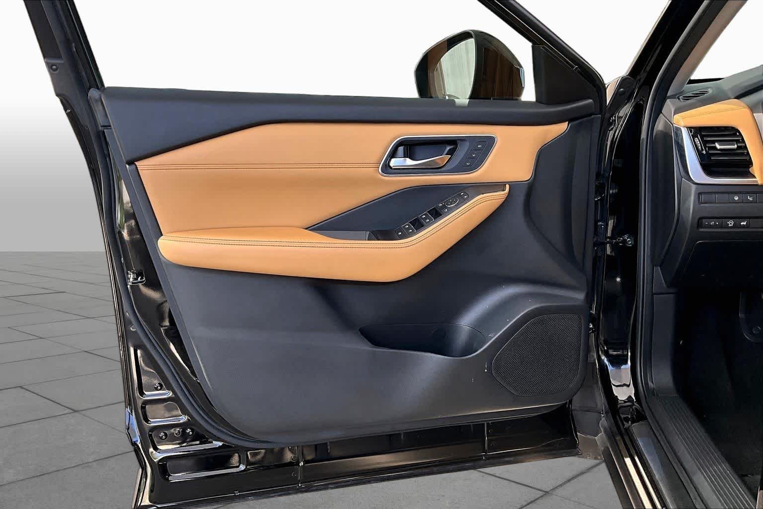 Used 2023 Super Black Nissan Platinum image 22