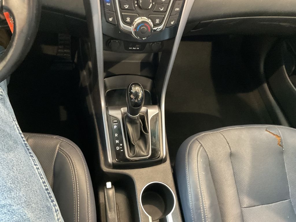 Used 2013 Gray Hyundai Base w/Blue image 23