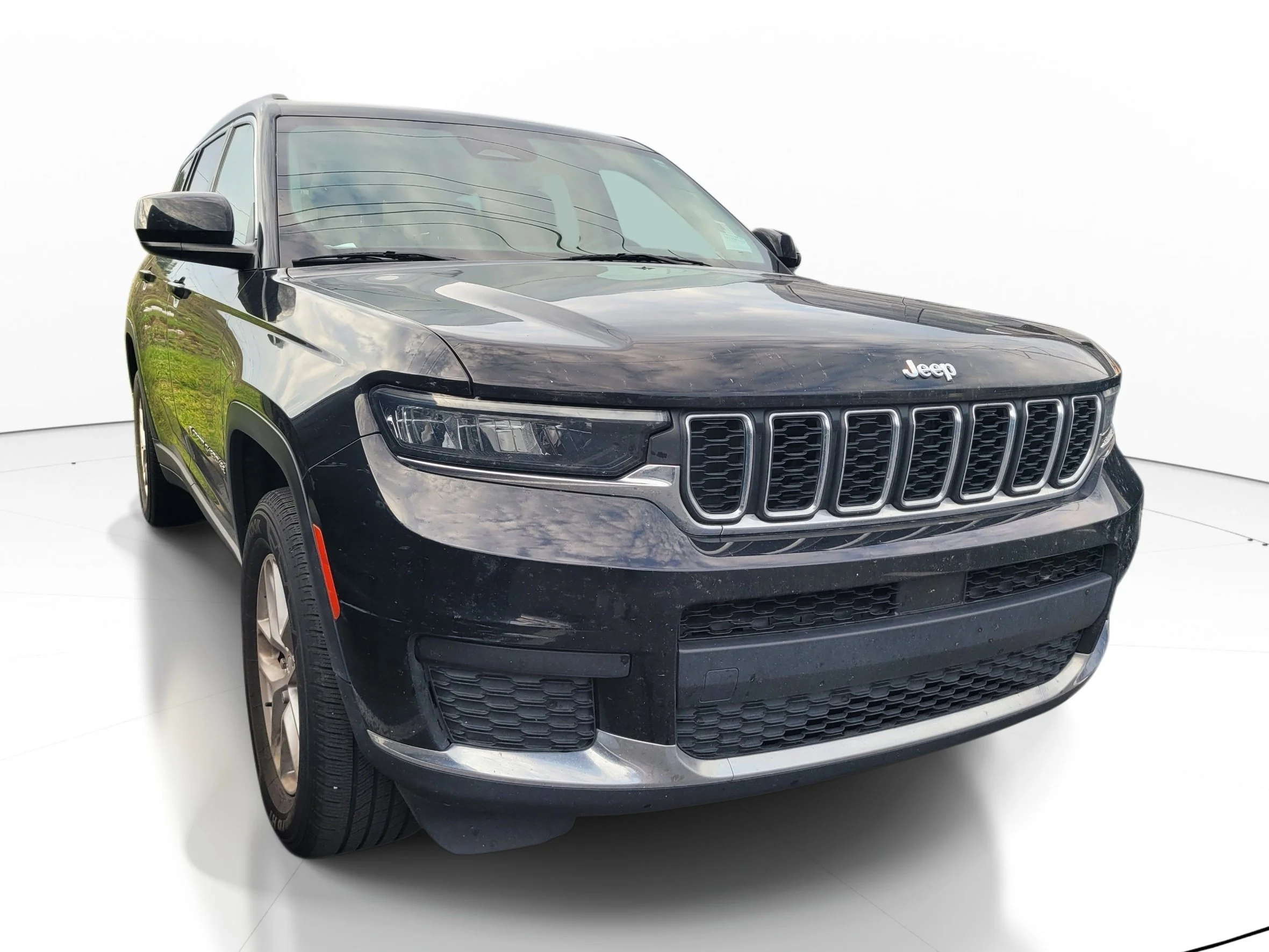 Used 2023 Diamond Black Crystal Pearlcoat Jeep Laredo image 1