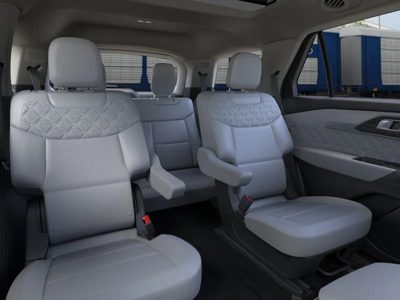 New 2026 Star White Metallic Tri-Coat Ford Platinum™ image 11
