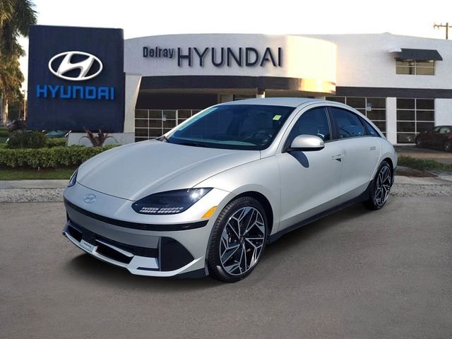 Used 2023 Gold Hyundai SEL image 3