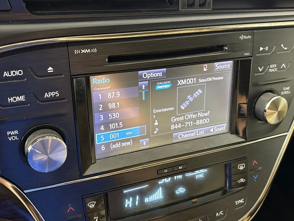 Used 2015 Gray Toyota XLE Touring image 28