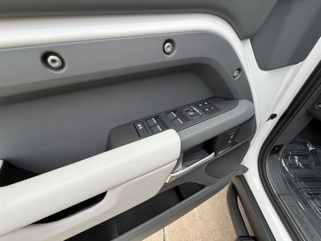 New 2026 Fuji White Land Rover S image 11