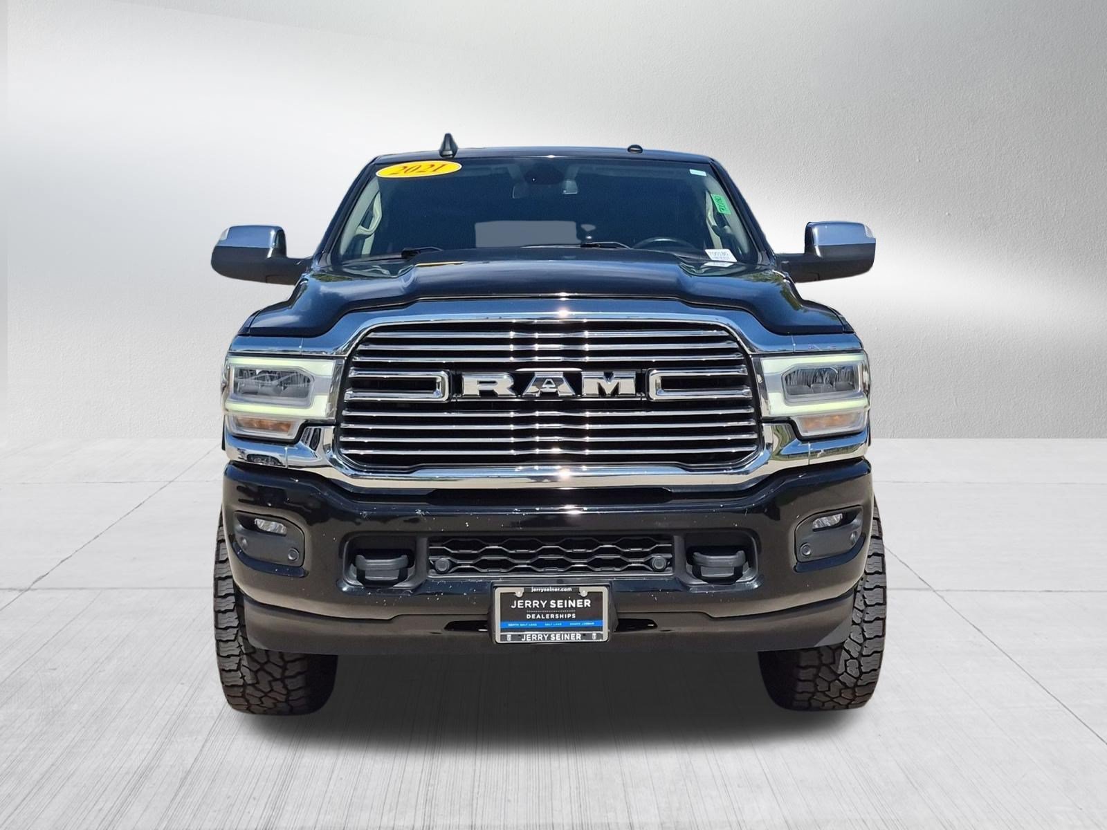 Used 2021 Diamond Black Crystal Pearlcoat Ram Laramie image 8
