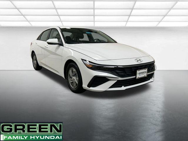 New 2026 White Hyundai SE image 8