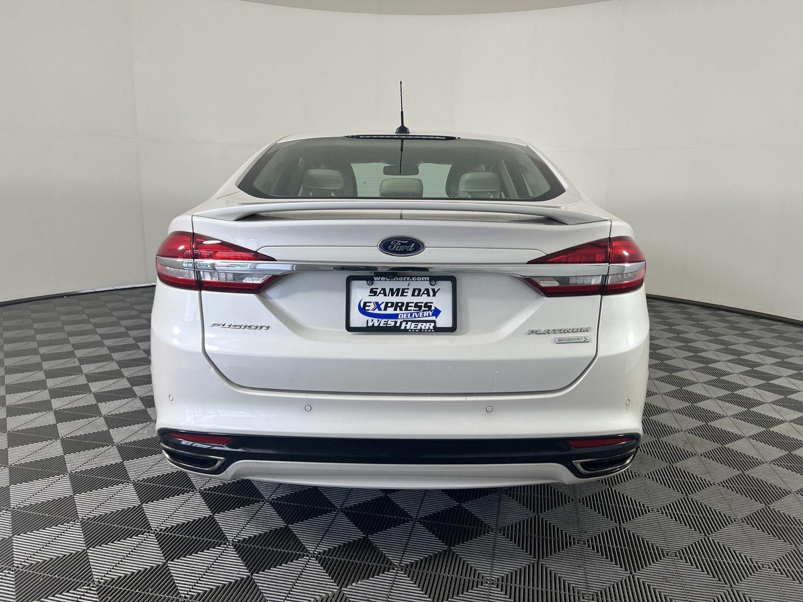 Used 2017 White Platinum Metallic Tri-Coat Ford Platinum image 4