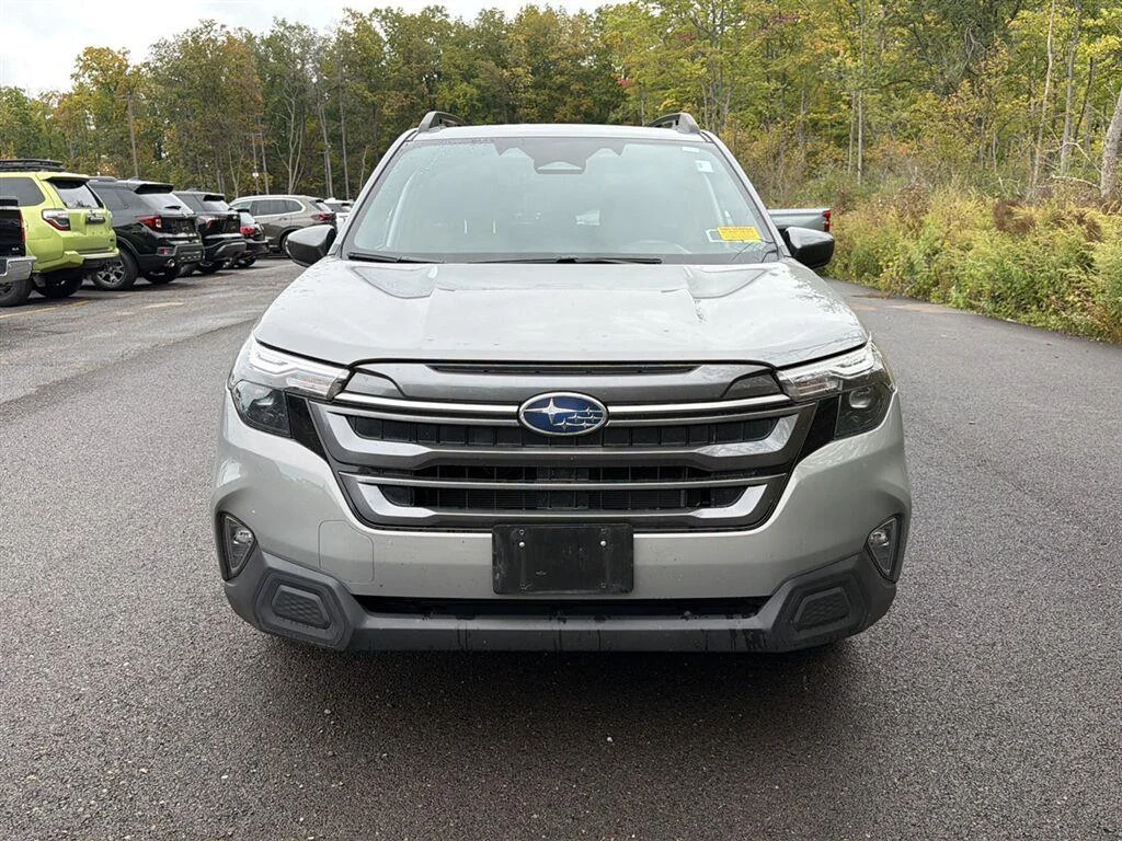 Used 2025 River Rock Pearl Subaru Premium image 13