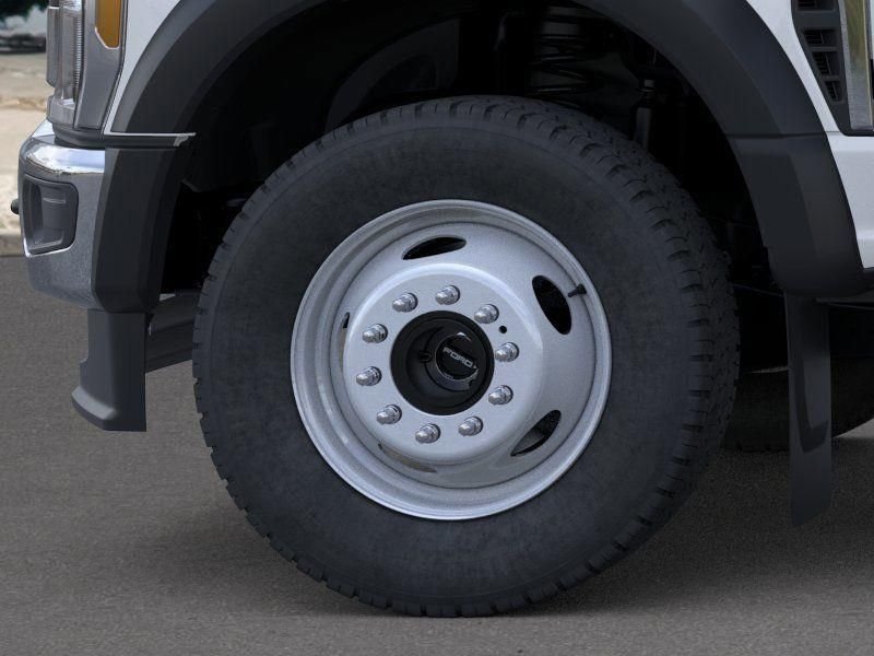 New 2025 Oxford White Ford F-550® XL image 19