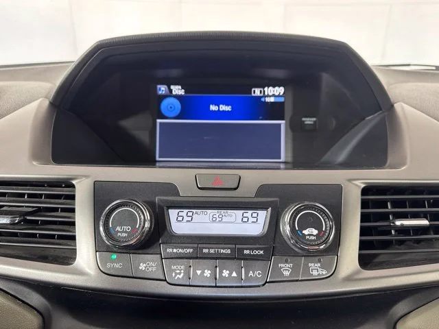 Used 2016 White Honda SE image 16