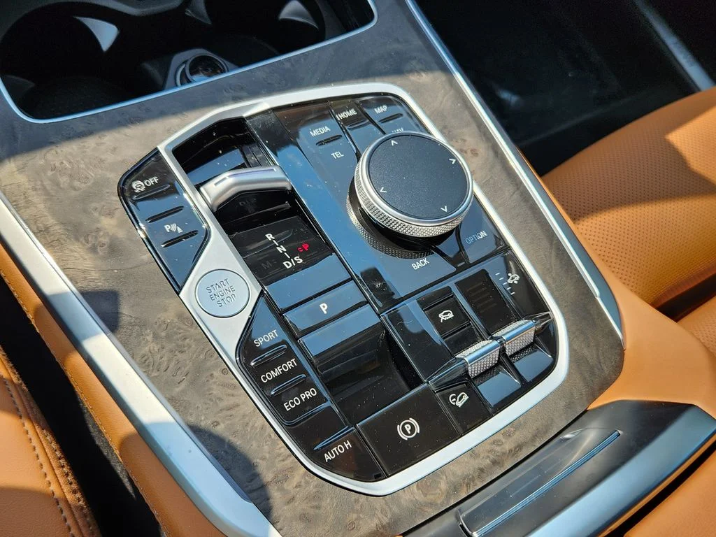 New 2026 Manhattan Green Metallic BMW xDrive40i image 18