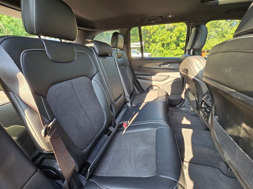 Used 2023 Red Jeep Altitude X image 17