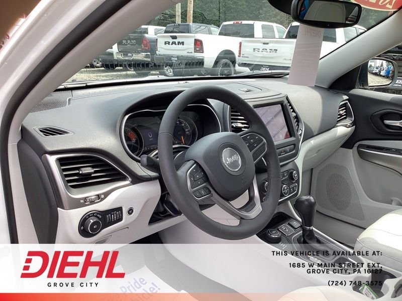 Used 2022 White Jeep Latitude Lux image 29