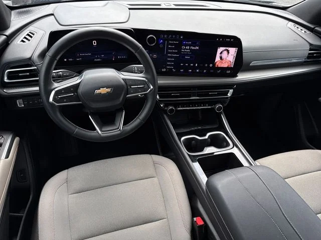 Used 2025 Gray Chevrolet LT image 22