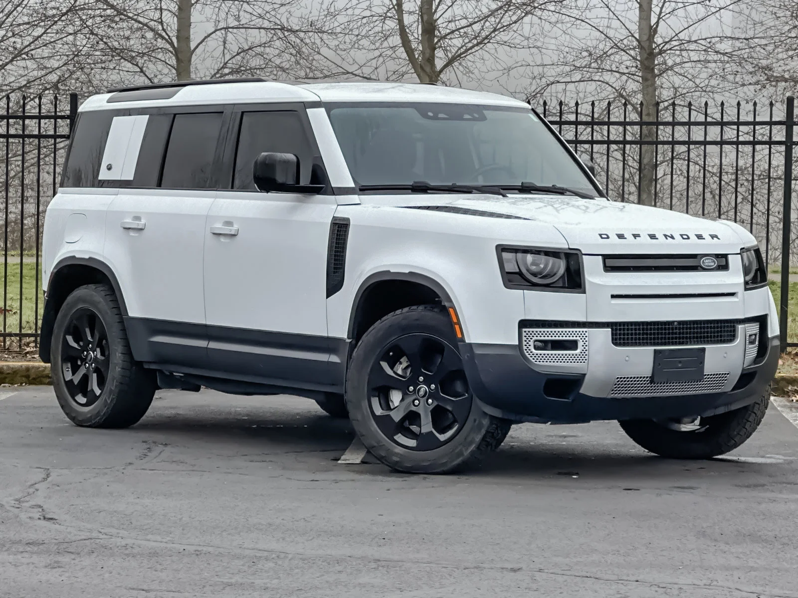 Used 2020  Land Rover  image 2