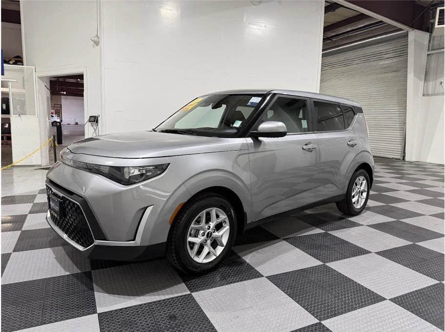 Used 2023 Steel Gray Kia LX image 9