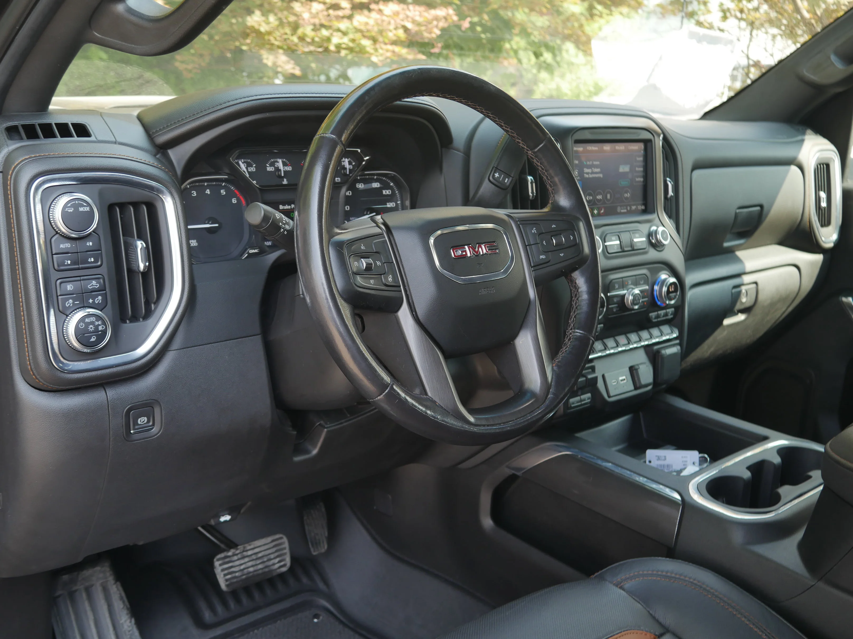 Used 2022 Onyx Black GMC AT4 image 4