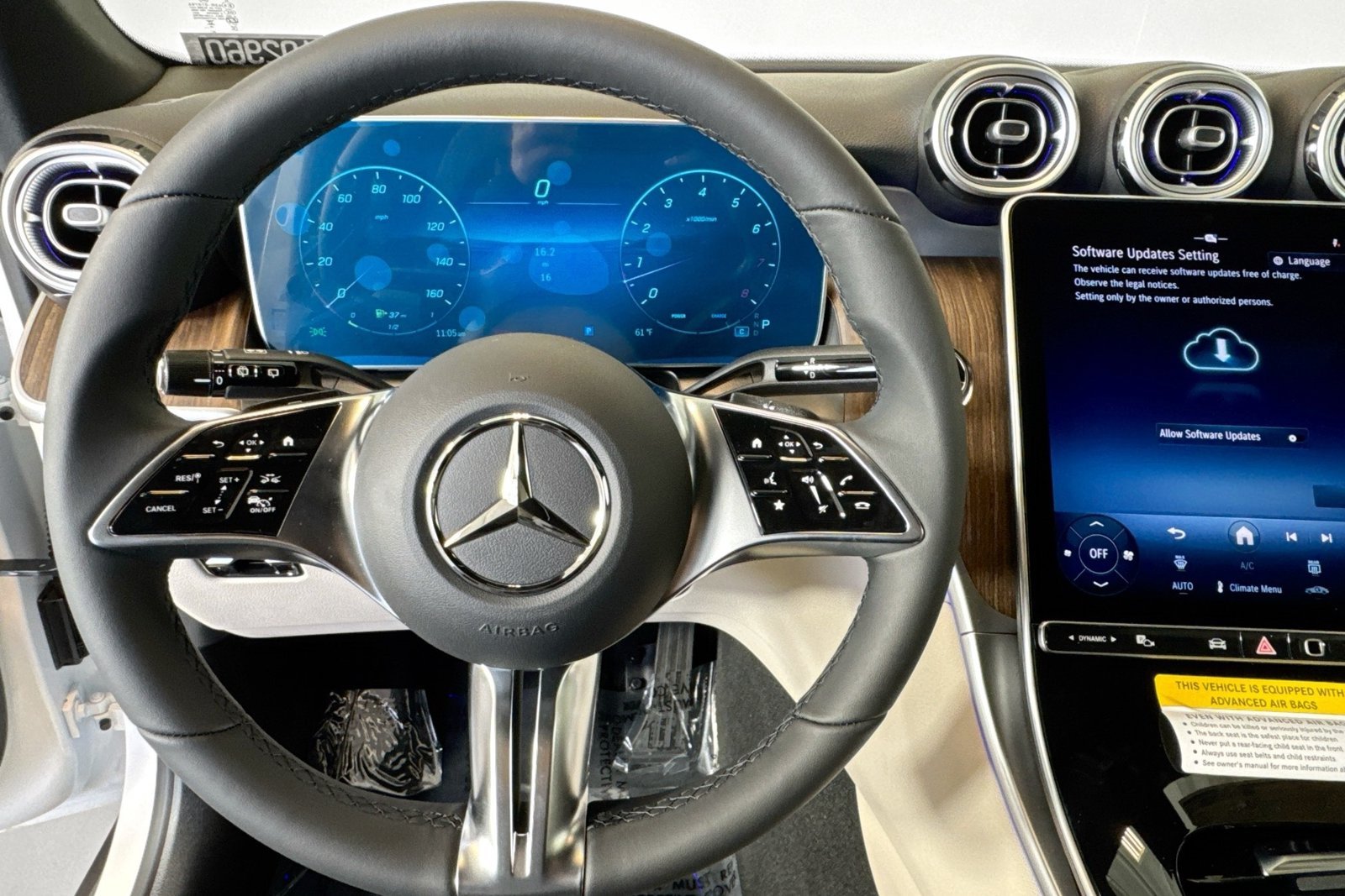 New 2026 Polar White Mercedes-Benz GLC 300 image 11