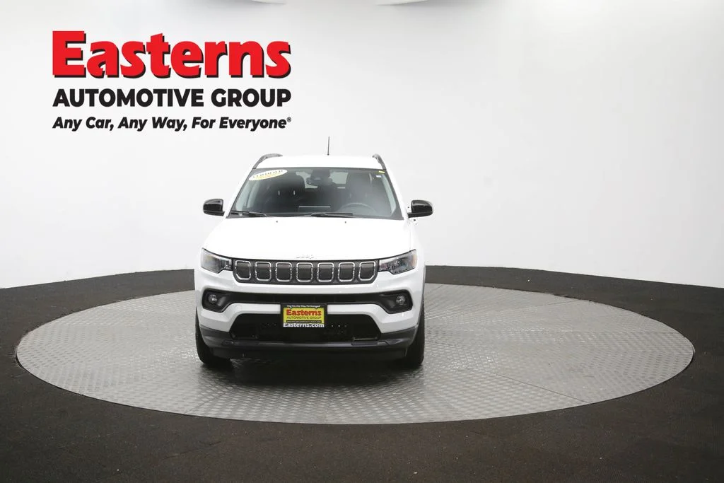 Used 2022 White Jeep Latitude image 52