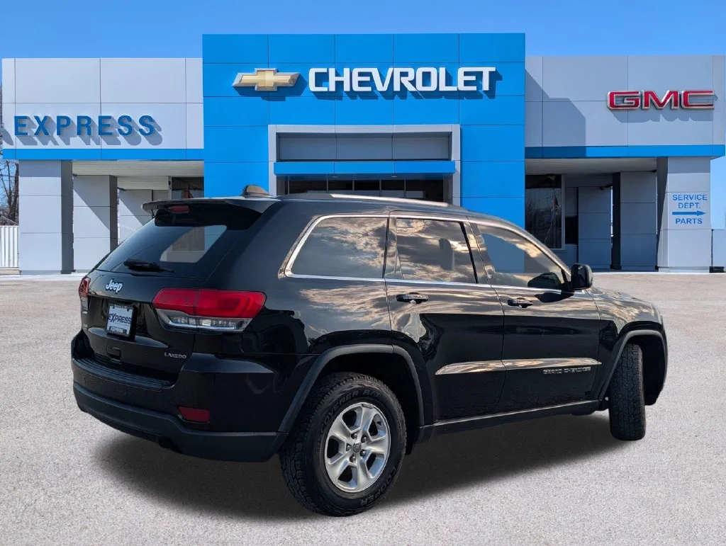 Used 2017 Black Jeep Laredo image 3